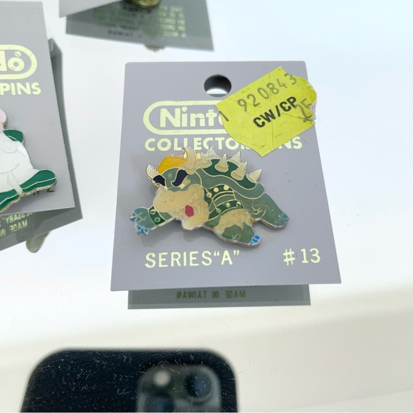 Vintage 1989 NIP Nintendo Collector pins Set of 5 - Picture 5 of 7